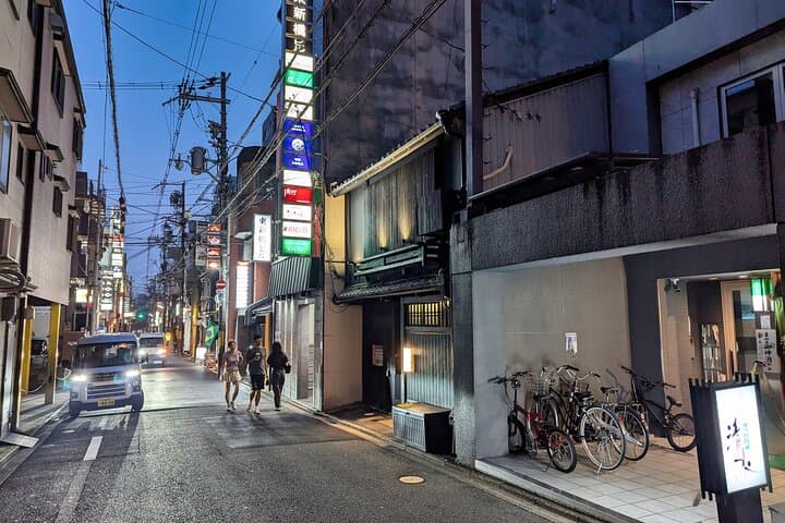 Kyoto Gion Evening Stroll & Foodie Tour - 8 + Tastings & Drinks — photo 6