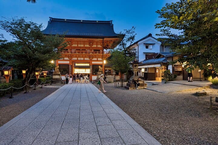 Kyoto Wagyu & Sake Tasting with Gion Night Walk EN/FR/DE Guide — photo 12
