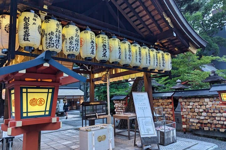 Kyoto Gion Night Walk & Foodie Tour: 10+ Tastings in Small Group — photo 12