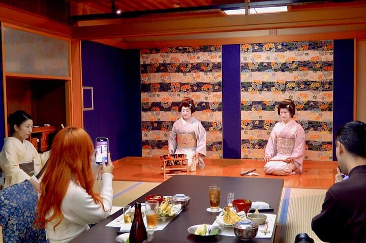 Exclusive Geisha Performance＆Sake Tasting in a Tokyo Private Room — photo 7