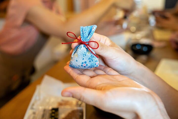 Kiyomizu Walk Tour and Make Your Own Incense Bag — photo 8