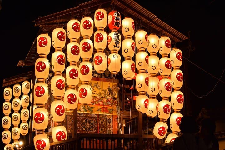 Kyoto: Gion Night Walking Tour with Geisha Insight — photo 5