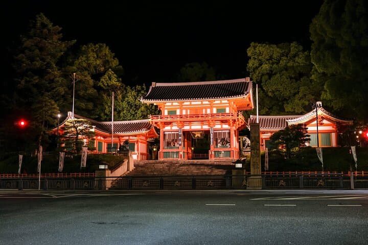 Kyoto: Gion Night Walking Tour with Geisha Insight — photo 6