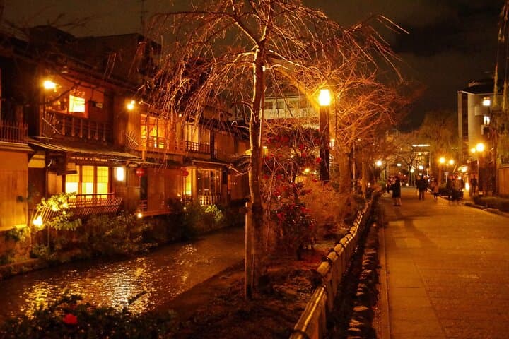Kyoto: Gion Night Walking Tour with Geisha Insight — photo 9