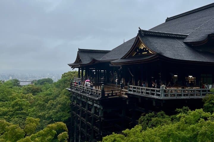 Higashiyama Private Walking Tour — Explore Kyoto with Two Locals — photo 3