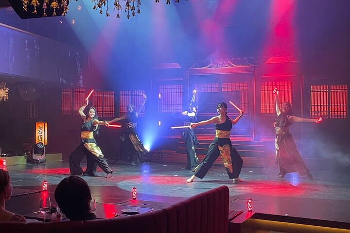 Tokyo 7hr Private Guided Tour and Night Out Variety Act Show — photo 10