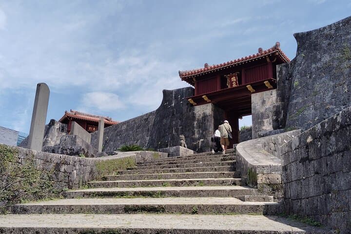 Naha: 1.5h Shurijo Castle Tour into the Heart of Ryukyu — photo 8