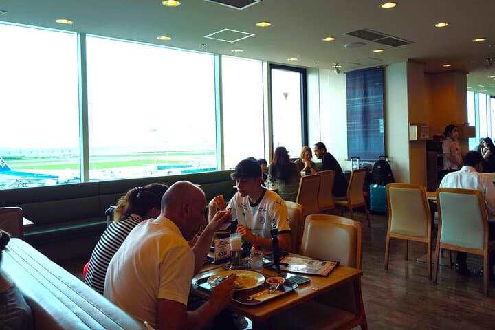 Naha: Airport Food Tour for a Delicious Start or Farewell — photo 5