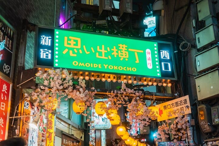 Tokyo Shinjuku Night Walking Tour Golden Gai And Local Culture — photo 6