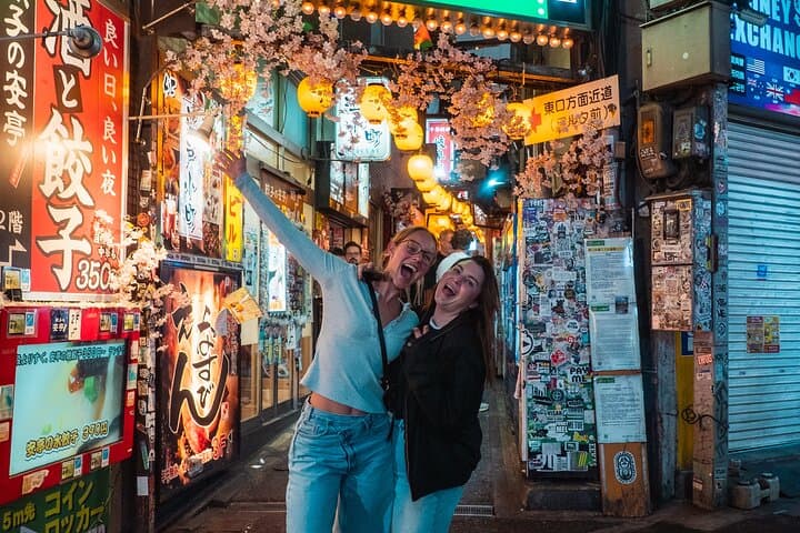 Tokyo Shinjuku Night Walking Tour Golden Gai And Local Culture — photo 8