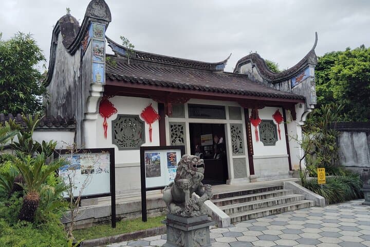 Naha: Step Into Peace at the Historic Fukushuen Garden — photo 14