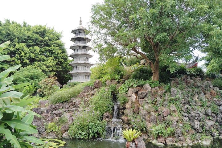 Naha: Step Into Peace at the Historic Fukushuen Garden — photo 17