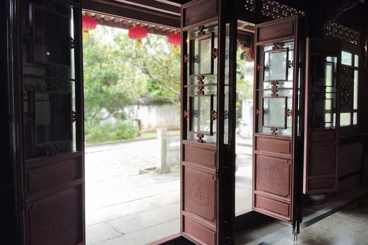 Naha: Step Into Peace at the Historic Fukushuen Garden — photo 12