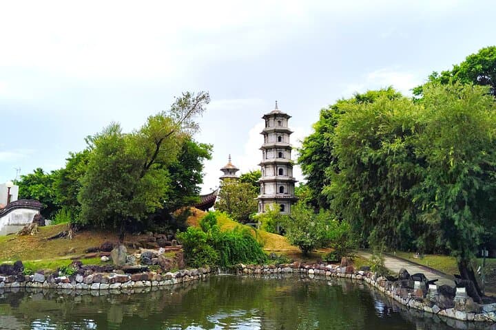 Naha: Step Into Peace at the Historic Fukushuen Garden — photo 11