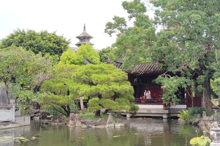 Naha: Step Into Peace at the Historic Fukushuen Garden — photo 7