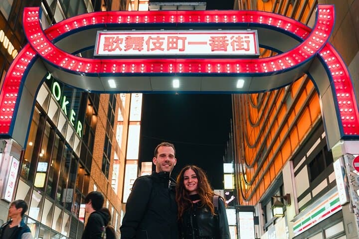 Tokyo Shinjuku Night Walking Tour Golden Gai And Local Culture — photo 1
