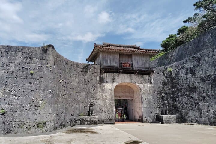 Naha: 1.5h Shurijo Castle Tour into the Heart of Ryukyu — photo 10