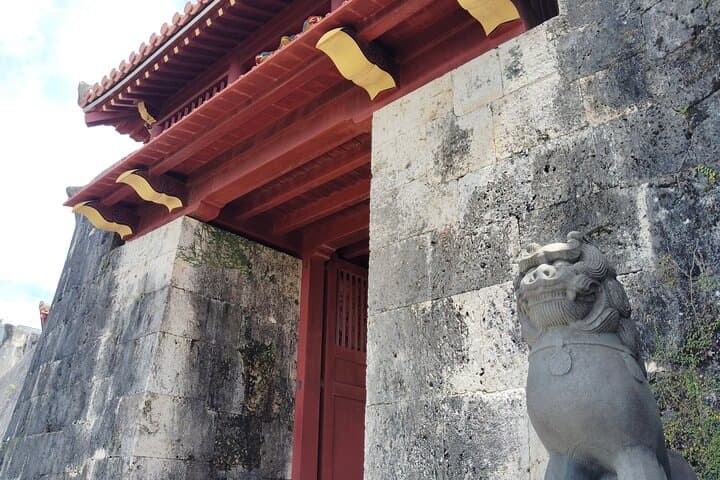 Naha: 1.5h Shurijo Castle Tour into the Heart of Ryukyu — photo 12
