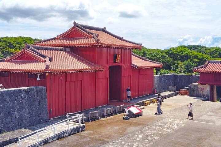 Naha: 1.5h Shurijo Castle Tour into the Heart of Ryukyu — photo 2