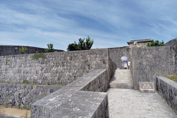 Naha: 1.5h Shurijo Castle Tour into the Heart of Ryukyu — photo 17