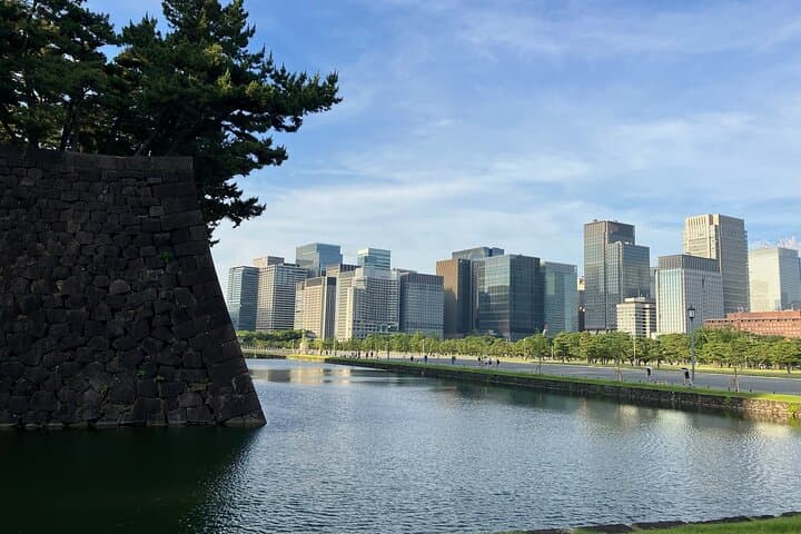 Imperial Palace or Edo Castle Time Trip Learning Walking Tour — photo 10