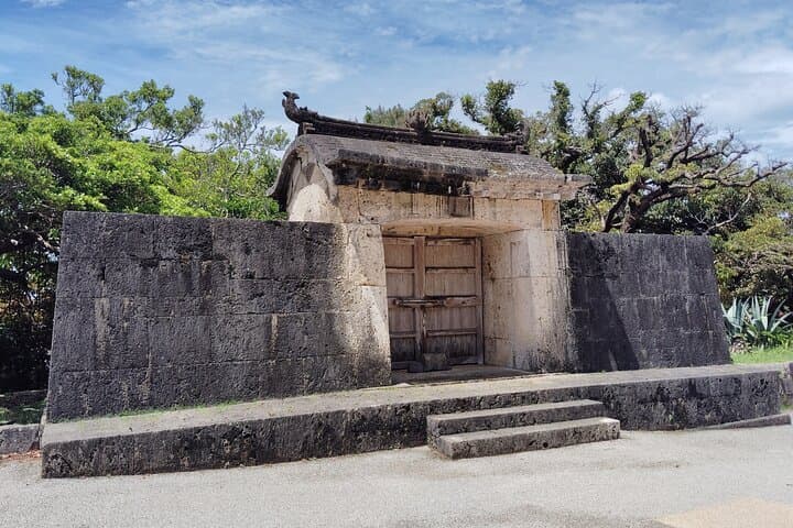 Shurijo Castle & Royal Mausoleum Tour – Ryukyu Kingdom Heritage — photo 13