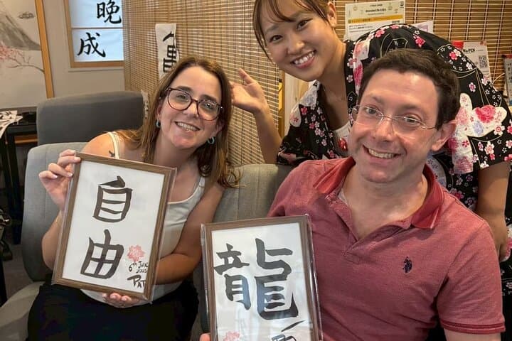 Asakusa：Japanese Calligraphy & Make your original folding fan! — photo 10