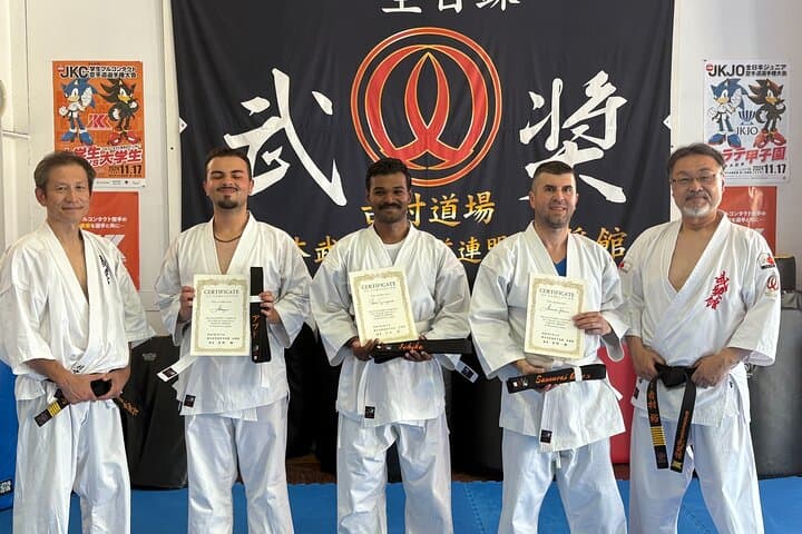 Karate Experience in Kanazawa Break Tiles and Get a Black Belt — photo 8