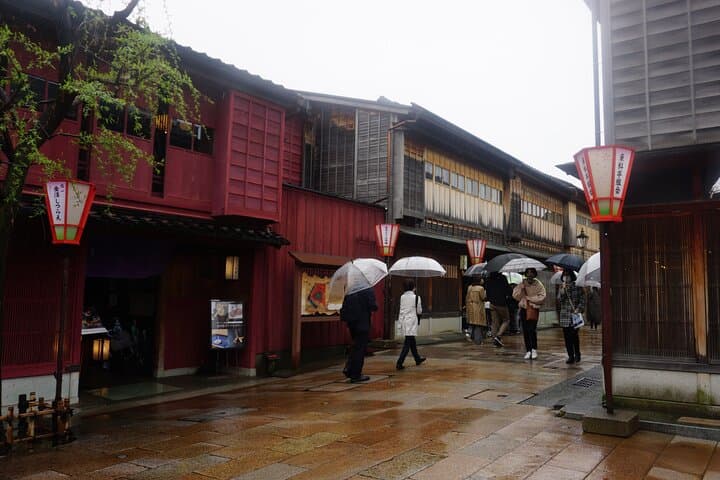 Kanazawa Samurai and Geisha Districts Private Walking Tour — photo 3