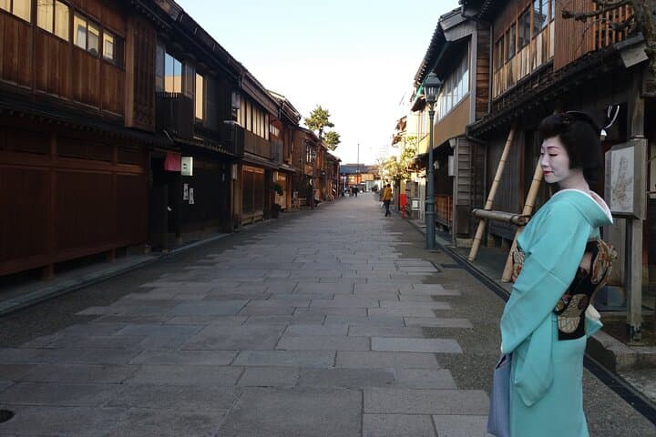 Kanazawa Samurai and Geisha Districts Private Walking Tour — photo 7
