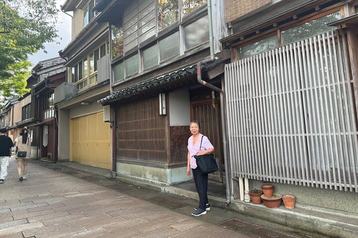 Kanazawa Samurai and Geisha Districts Private Walking Tour — photo 4