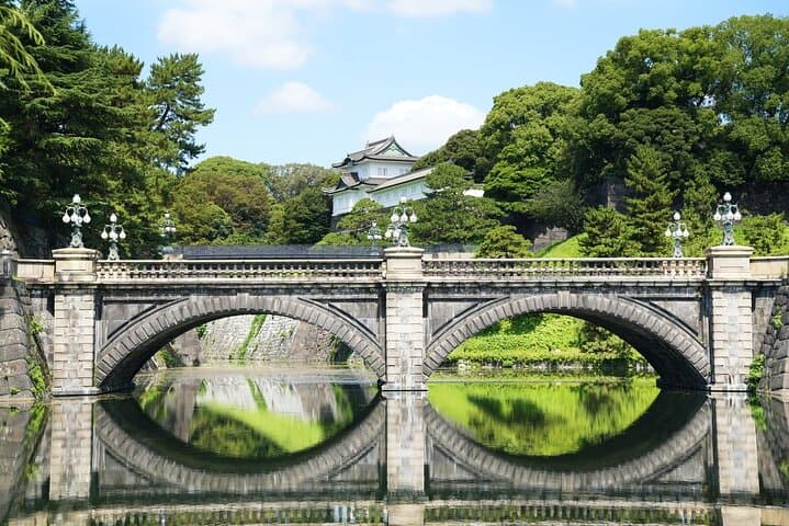 Imperial Palace or Edo Castle Time Trip Learning Walking Tour — photo 1