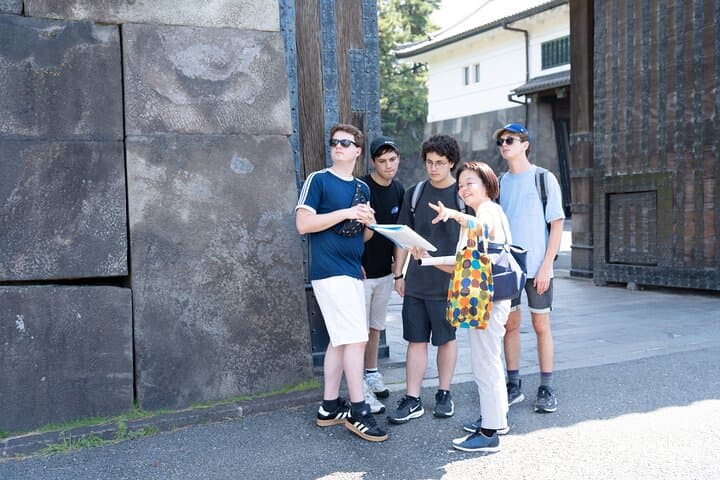 Imperial Palace or Edo Castle Time Trip Learning Walking Tour — photo 5