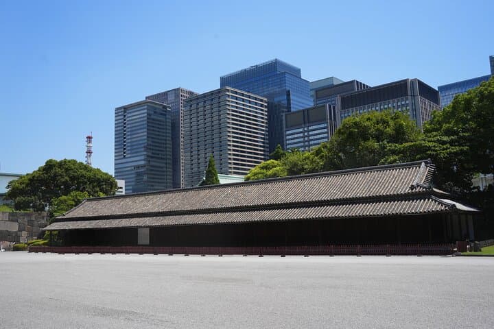 Imperial Palace or Edo Castle Time Trip Learning Walking Tour — photo 7