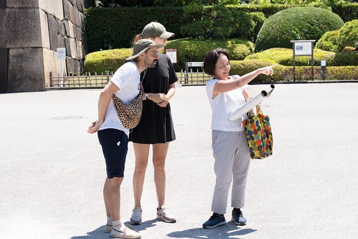 Imperial Palace or Edo Castle Time Trip Learning Walking Tour — photo 3
