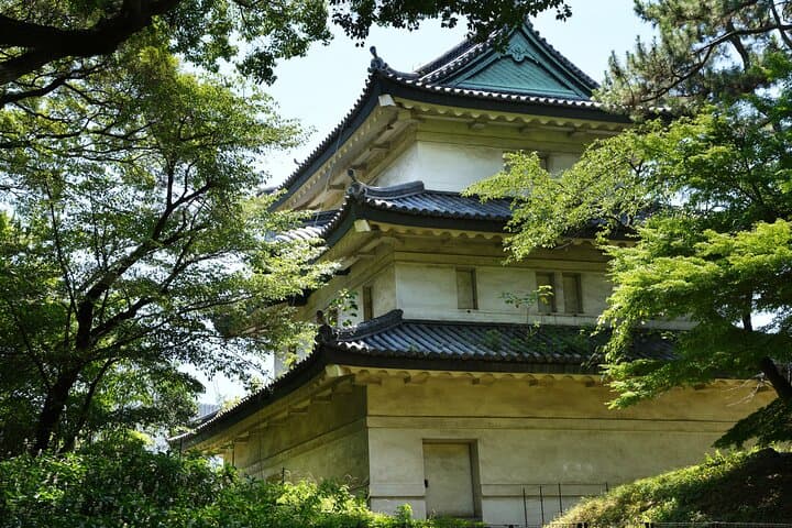 Imperial Palace or Edo Castle Time Trip Learning Walking Tour — photo 13