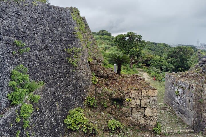 Okinawa: Nakagusuku Castle Views and Legends Tour 1.5h — photo 9