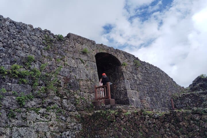 Okinawa: Nakagusuku Castle Views and Legends Tour 1.5h — photo 10