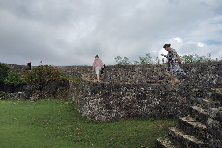 Okinawa: Nakagusuku Castle Views and Legends Tour 1.5h — photo 11