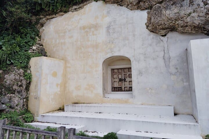 Okinawa: Urasoe Castle, Royal Tomb & War History Walk — photo 10