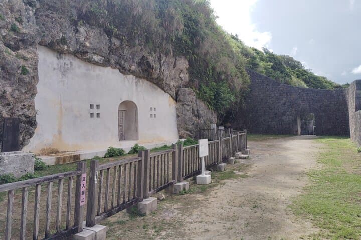 Okinawa: Urasoe Castle, Royal Tomb & War History Walk — photo 11