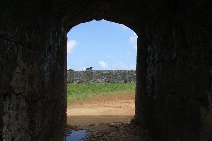 Okinawa: Zakimi Castle and Yuntanza Museum Heritage Tour — photo 3