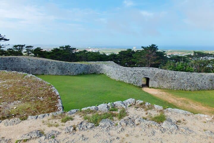 Okinawa: Zakimi Castle and Yuntanza Museum Heritage Tour — photo 4