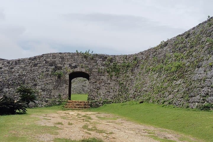 Okinawa: Zakimi Castle and Yuntanza Museum Heritage Tour — photo 8