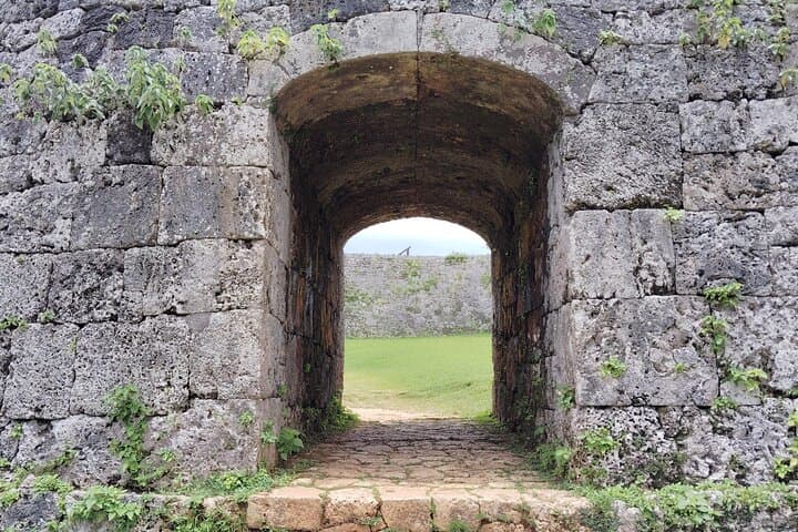 Okinawa: Zakimi Castle and Yuntanza Museum Heritage Tour — photo 9