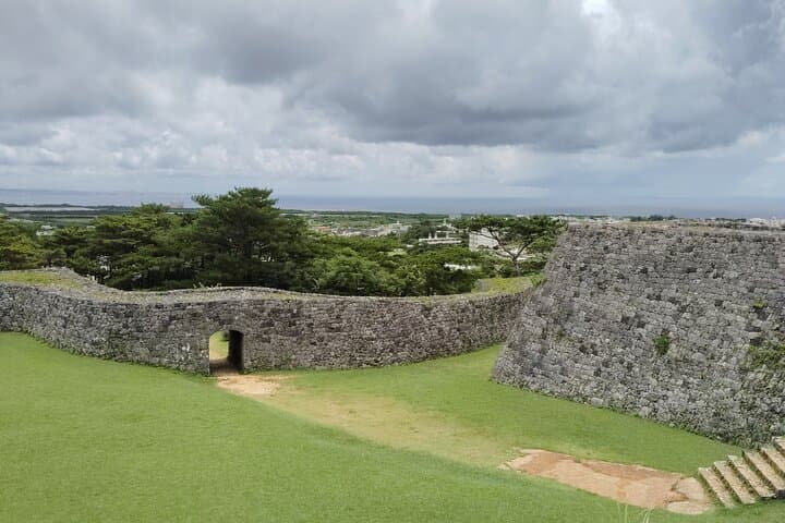 Okinawa: Zakimi Castle and Yuntanza Museum Heritage Tour — photo 11