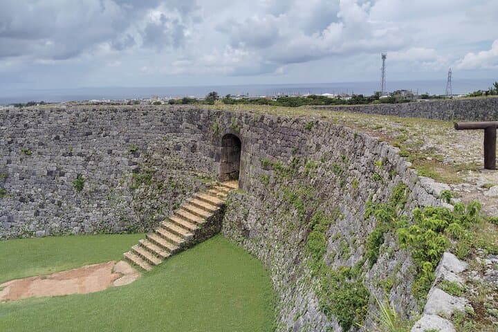 Okinawa: Zakimi Castle and Yuntanza Museum Heritage Tour — photo 12