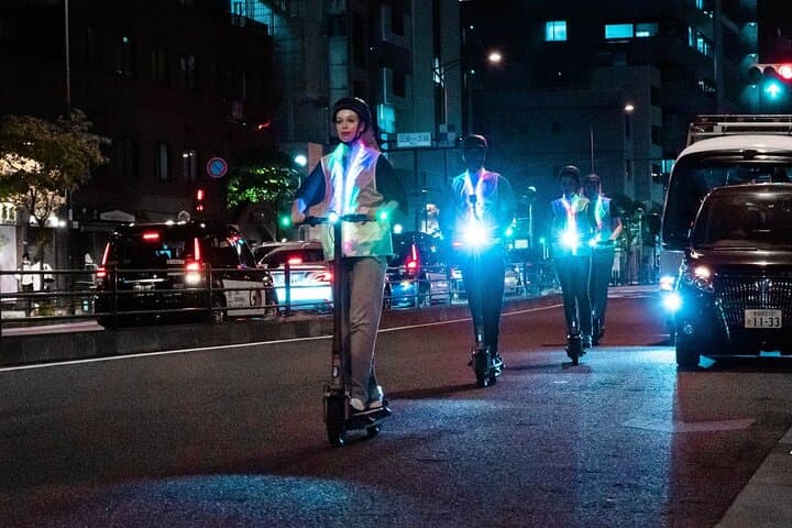 Tokyo: Private Shibuya E-Scooter Tour with Photo Stops — photo 2