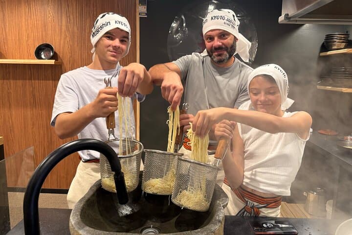 Kyoto: Paint Your Own Ramen Apron & Michelin Ramen Class — photo 9