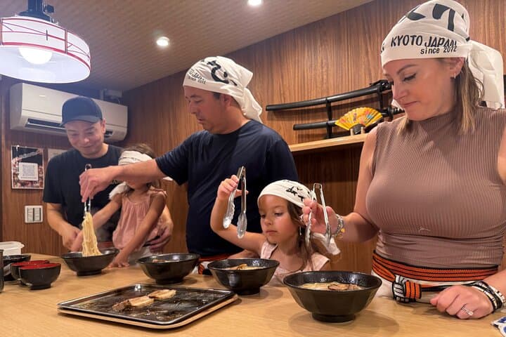 Kyoto: Paint Your Own Ramen Apron & Michelin Ramen Class — photo 11